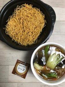 中華あんかけかた焼きそばの蓋とる