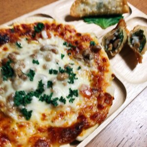 納豆ピザと納豆餃子